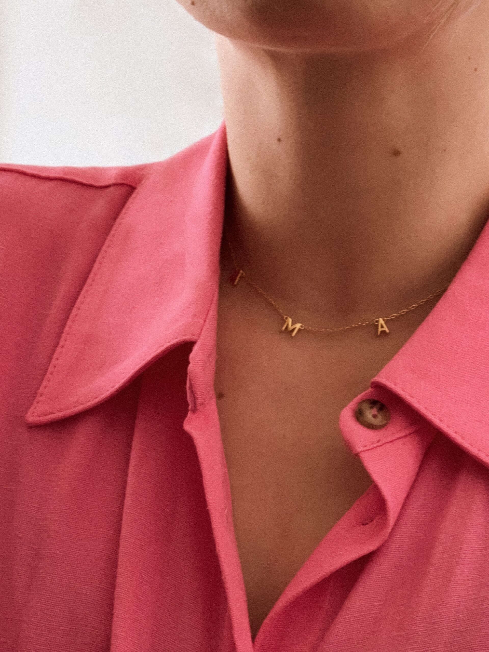 Naszyjnik z napisem MAMA