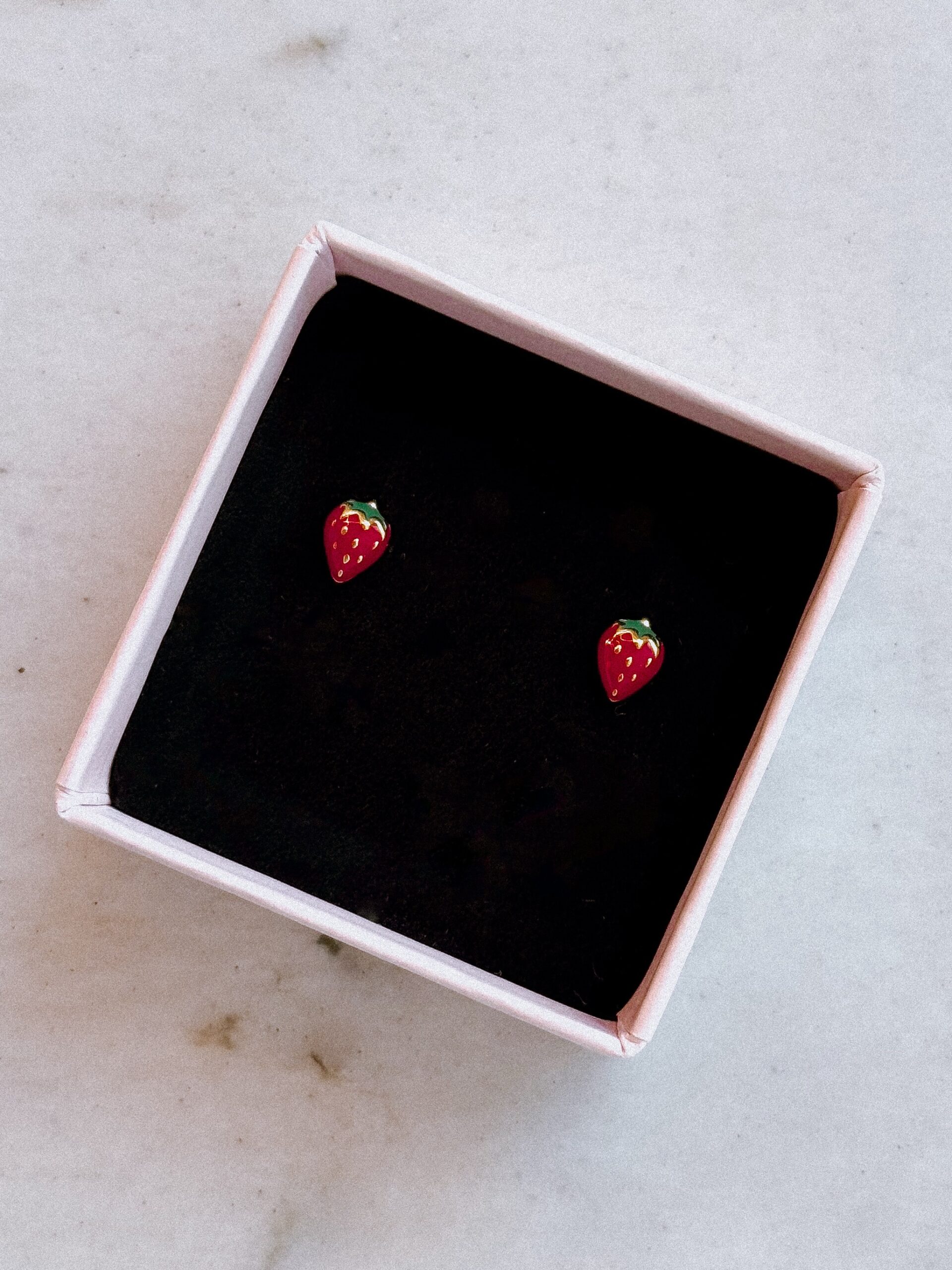 Kolczyki truskawki zapięcie sztyft
